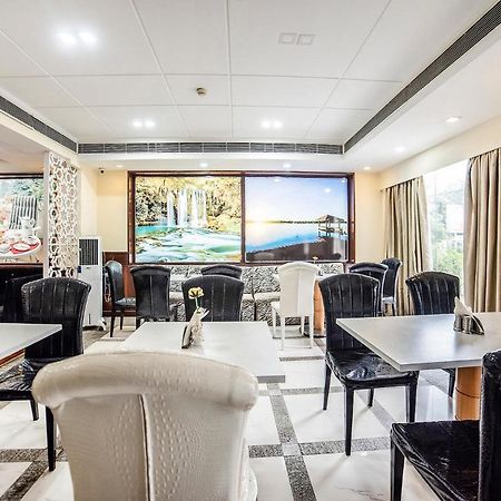 The Bmk Hotel Greater Kailash Делі Екстер'єр фото